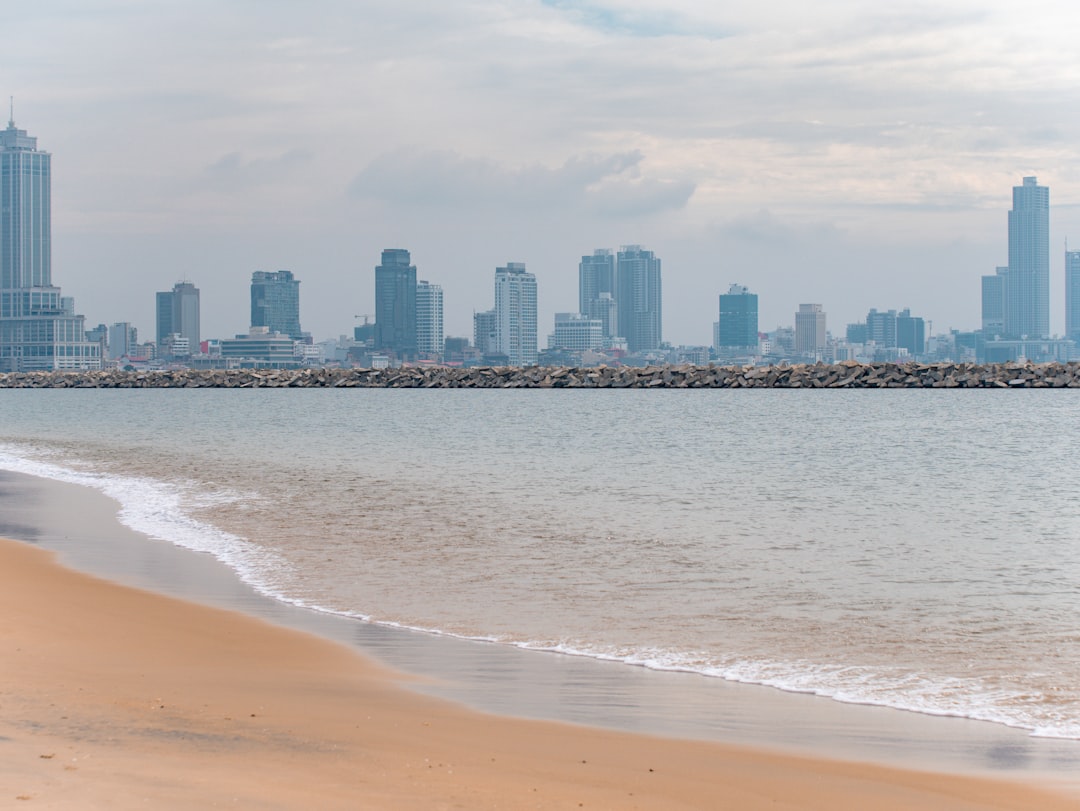 Onde fica a Manhattan Beach em Nova York? 4 Transfer privado para a Manhattan Beach: como planejar, comparar opções e decidir com segurança — coastal brooklyn wa...