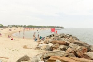 HOME 9 Onde fica a Manhattan Beach em Nova York?