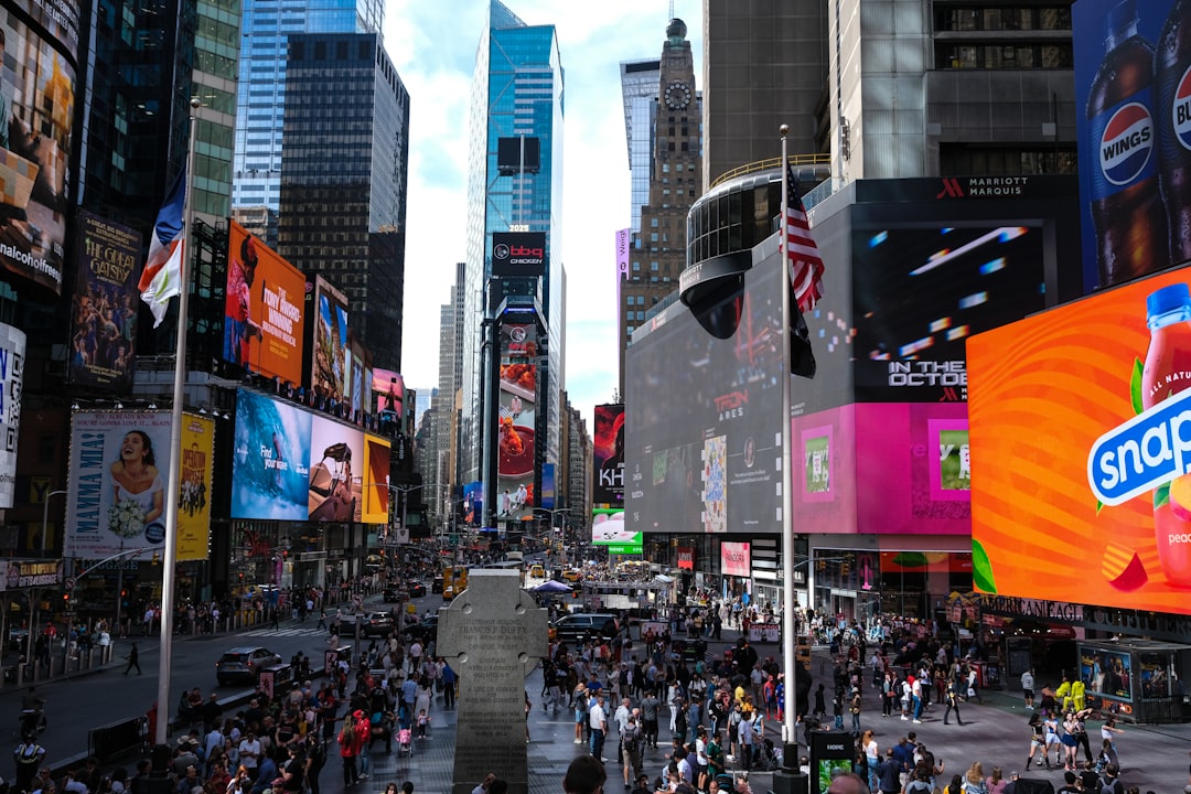 Novo observatório em Nova York One Times Square promete uma experiência única 3 Quando o One Times Square foi inaugurado, qual a altura do prédio e o que a reforma indica para o novo observatório —...