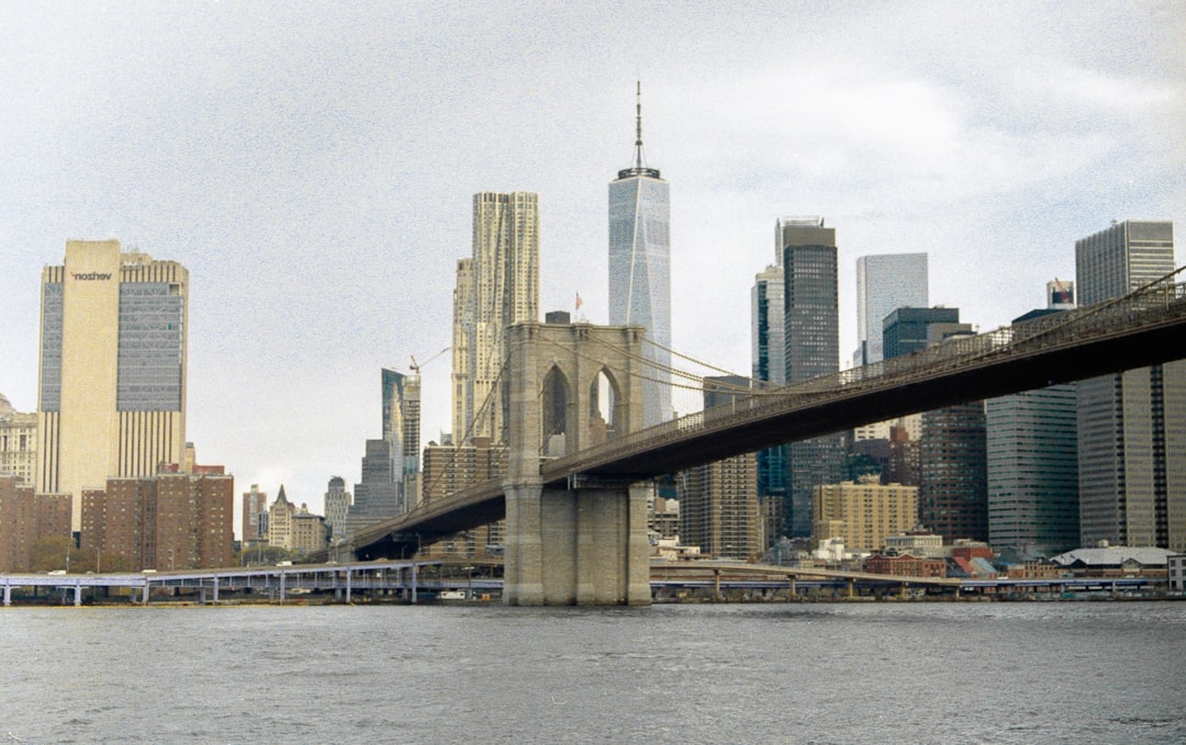 Ponte do Brooklyn em Nova York e os melhores pontos para fotos 2 Como planejar o trajeto para atravessar e chegar aos melhores pontos de captura — brooklyn bridge walkway