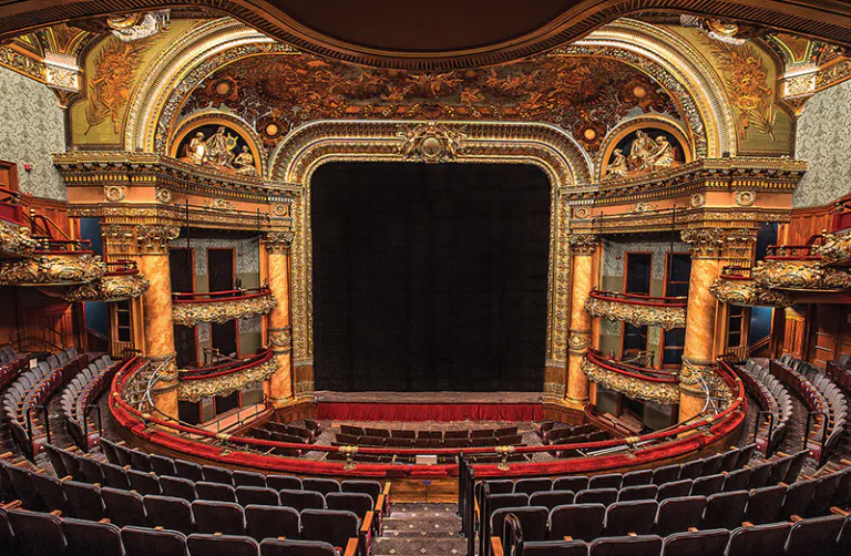 Musicais da Broadway em Nova York: como chegar e comprar 2 Teatro-Nova-York-768x502