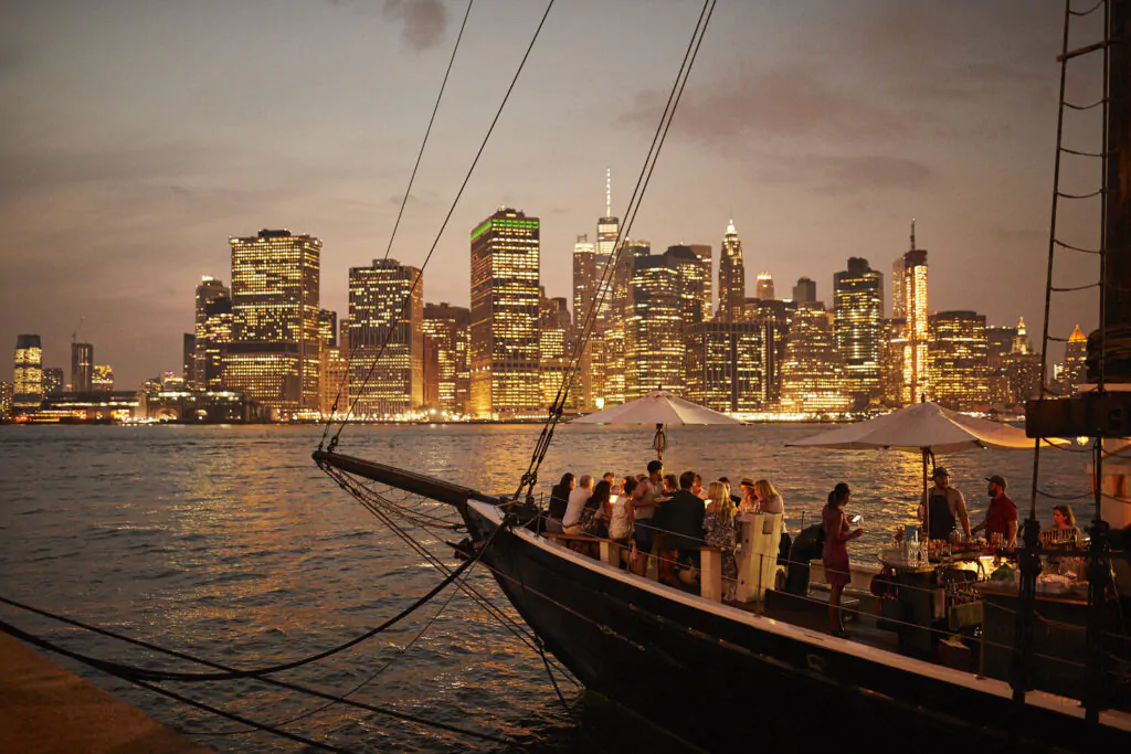 Os Melhores Restaurantes em Barcos de Nova York para um Verão Inesquecível